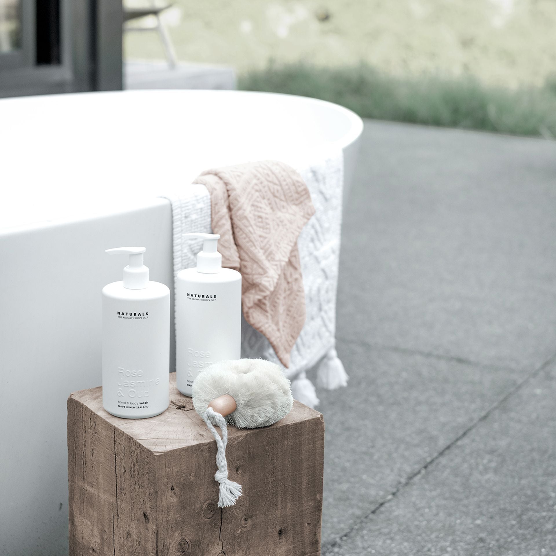 Rose Jasmine & Oud Hand & Body Wash - 400ml